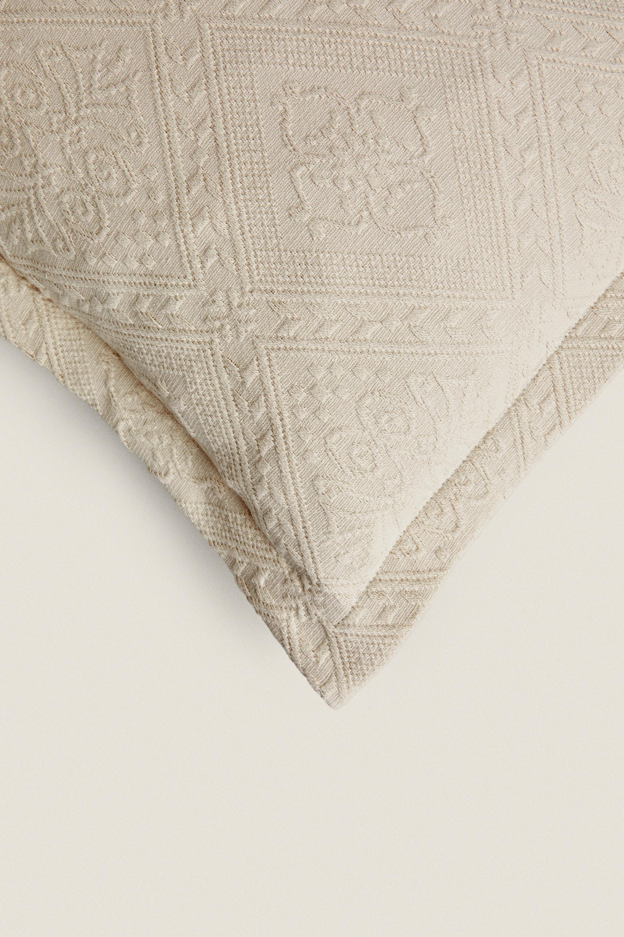 GEOMETRIC PATTERN THROW PILLOW COVER